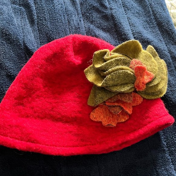 Platania Red Wool Floral Bucket Hat - Picture 3 of 5